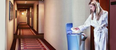 Relay, le robot-livreur dédié au «room service»