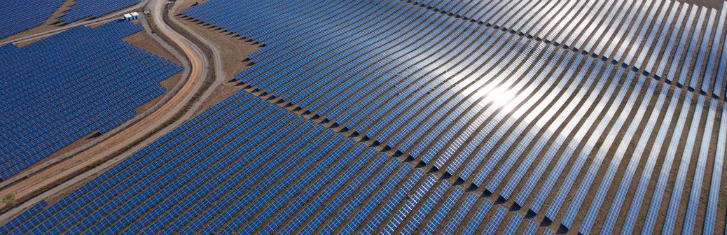 Des panneaux solaires ultralégers composés de thermoplastique recyclé