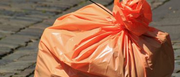 Des sacs qui se dégradent à l’air libre, pas dans les sols et l’eau