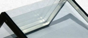 Un procédé permet de plier le verre en angle droit