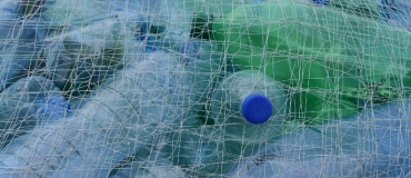 Un nouveau catalyseur pour la transformation chimique des plastiques à basse température