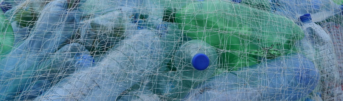 Un nouveau catalyseur pour la transformation chimique des plastiques à basse température