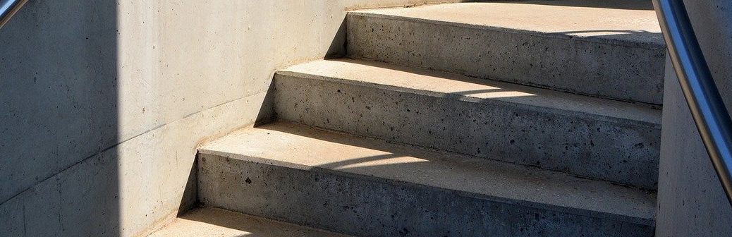 Un supercondensateur à base de ciment, d’eau et de carbone pour stocker l’électricité dans les structures en béton