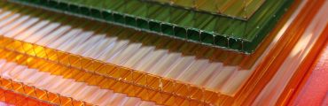 Un procédé de recyclage chimique rapide des polycarbonates et polyesters