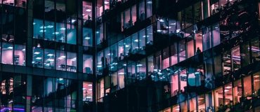 Le satinage chimique du verre