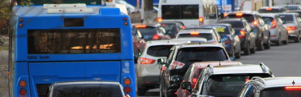 Un outil de régulation pour limiter la vitesse des véhicules en ville et réduire la pollution