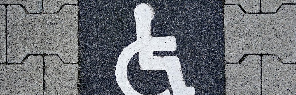 Une personne paraplégique marche grâce à une interface cerveau-moelle épinière