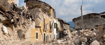 Détecter les grands tremblements de terre quelques heures avant leur déclenchement