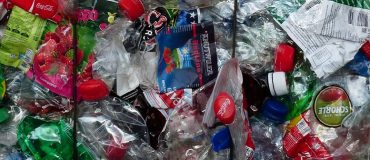 Récupérer des microplastiques grâce à des aimants ?
