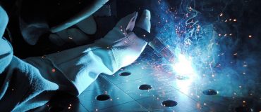 Influenceurs, art, cobotique et conditions de travail améliorées : les clés du succès pour attirer les jeunes générations vers le métier de soudeur