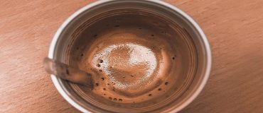 Le nettoyage des tasses à la vapeur sèche, une alternative aux gobelets de café jetables