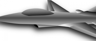 L'avion de combat européen survole un ciel brumeux