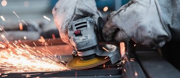 Métiers de l’industrie : parution du baromètre BlueDocker des salaires 2025