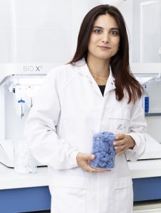 Marion Négrier a choisi la chimie verte, dans le but d’apporter des solutions concrètes aux défis environnementaux actuels