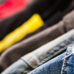 La France introduit un affichage de l’impact des vêtements