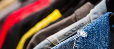 La France introduit un affichage de l’impact des vêtements