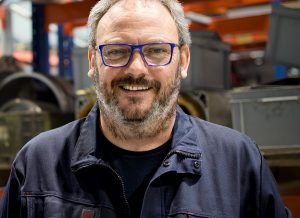 Patrice Fromentin, gestionnaire de la maintenance des moteurs de bus électriques