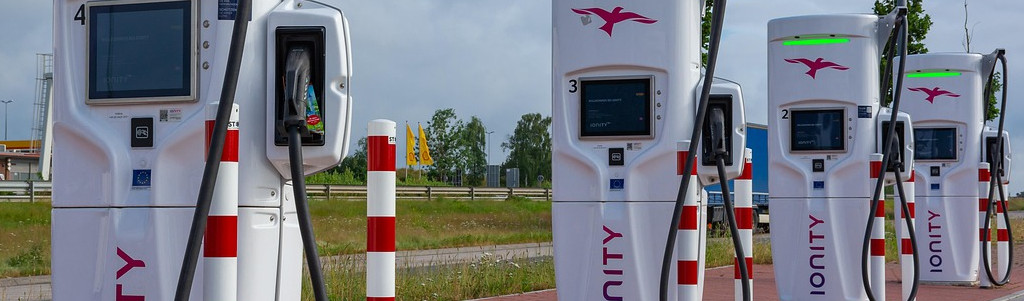 Mobilité électrique : l'Europe accélère le déploiement des bornes de recharge
