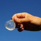 Ooho : des sphères comestibles pour remplacer les bouteilles d’eau ?