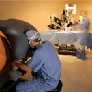 La robotique, nouveau bras droit des chirurgiens