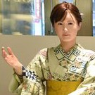 Japon : une hôtesse androïde dans un grand magasin