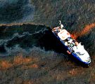 Capturer le pétrole pour mieux traiter les marées noires